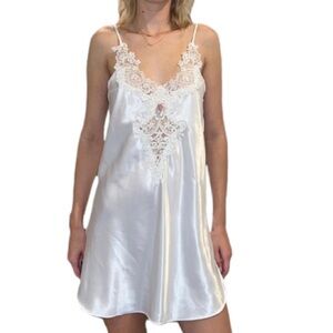 VINTAGE CALIFORNIA DYNASTY WHITE SATIN LACE WEDDING BRIDAL SLIP NIGHTIE CHEMISE